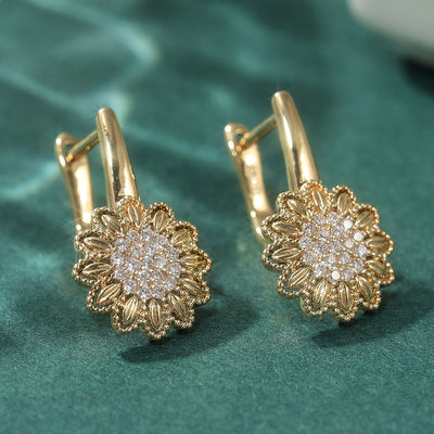 Élégantes boucles d'oreilles créoles florales en cristal, laiton ton or, bijoux fantaisie pour femme, mariage et soirée, étincelantes et polyvalentes