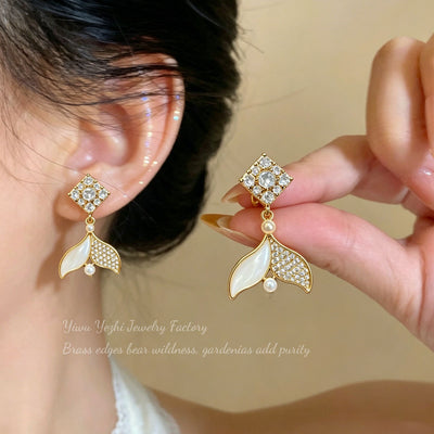 Nouvelles boucles d'oreilles queue de sirène féériques serties de strass style français, boucles luxe discret haut de gamme style coréen avec micro-sertissage de zircons