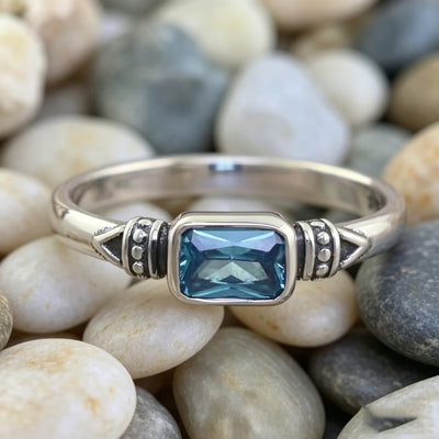 Bague design luxe accessible Yanbai, zircon bleu argenté, bague élégante et polyvalente de luxe accessible pour femme, cuivre micro-serti de zircons