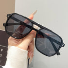 Monture noire verres gris