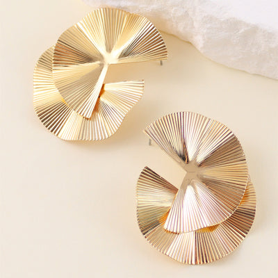 Niche Personality High-grade Atmospheric Metal Irregular Scallop Earrings