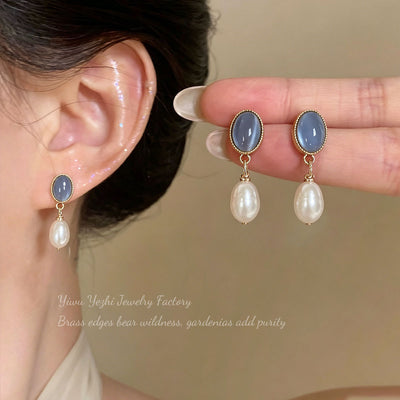 Boucles d'oreilles pendantes style français, minimalistes et haut de gamme, œil-de-chat et perle pour femme, nouveau design de niche 2026 à la touche élégante