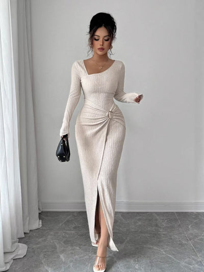 Robe longue ajustée, col asymétrique torsadé