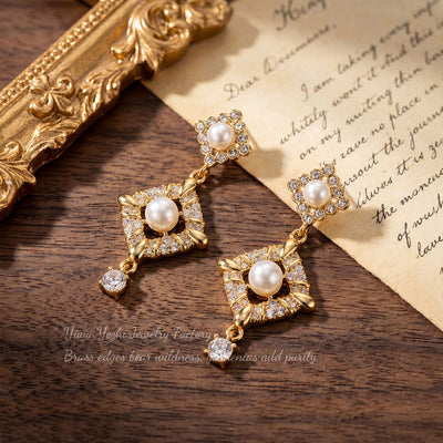 Boucles d'oreilles losange ajourées zircon et perle style coréen haut de gamme, clous d'oreilles style cour française luxe discret, accessoires d'oreilles vintage originaux