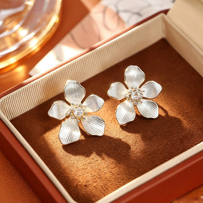 Boucles d'oreilles fleur cœur perle et zircon serties de strass style coréen fraîches et douces, clous d'oreilles tendance, boucles élégantes pour femme